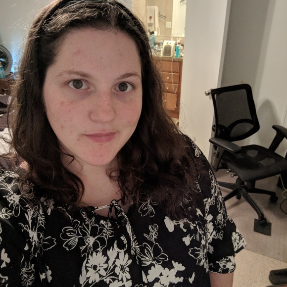 Meet your Posher, Stephanie - Picture 1 of 1